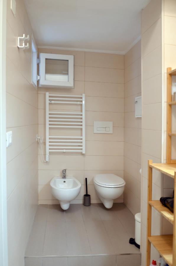 Meme Apartment Bari Luaran gambar
